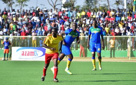 Abahoze bakinira ‘Amavubi na Uganda Cranes’ bagiye guhurira mu mukino wa gicuti
