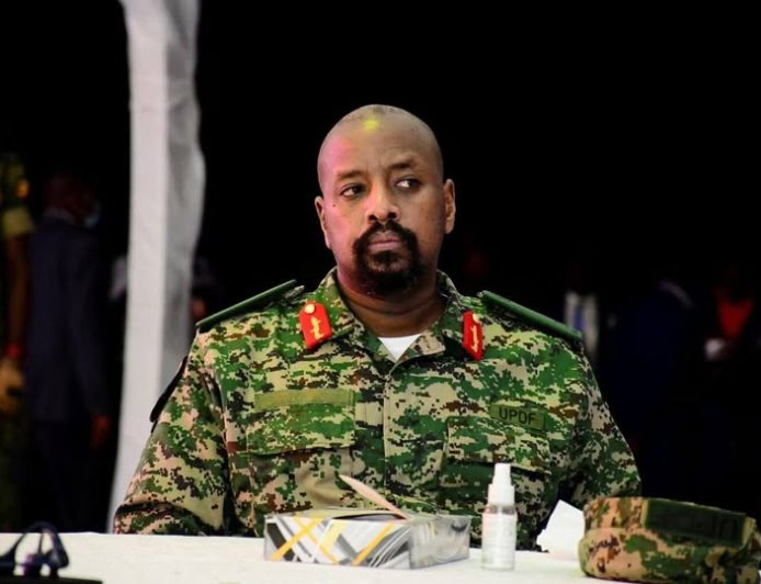 General Muhoozi yasabye Abanyarwanda gusura Uganda