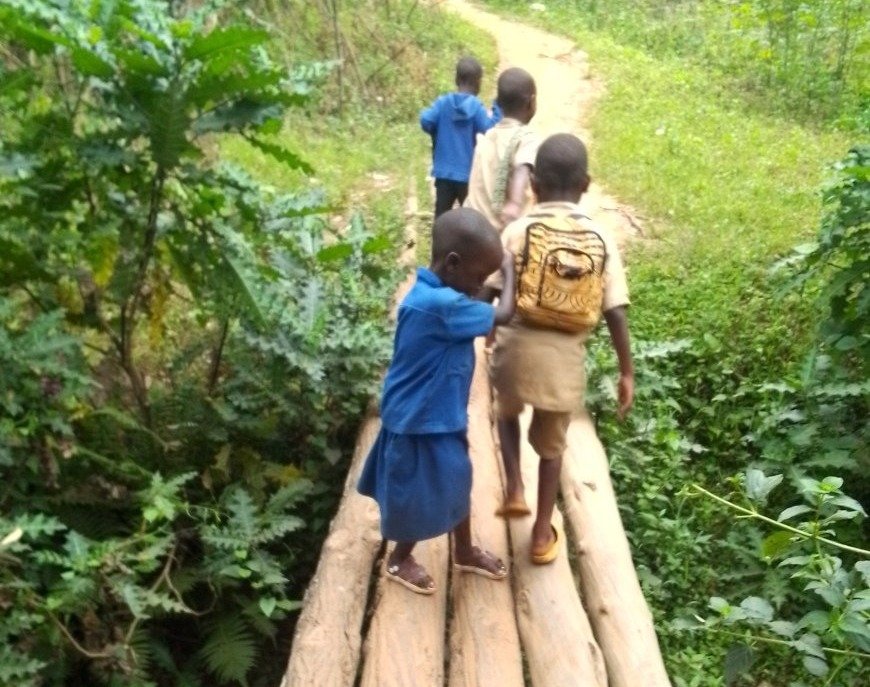 Gakenke – Muhondo: Hari Iteme rishobora guteza ibyago Abanyeshuri barinyuraho (Amafoto)