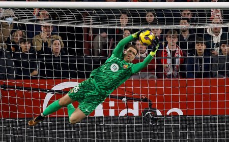 Wojciech Szczesny extends Barcelona stay for 2 seasons
