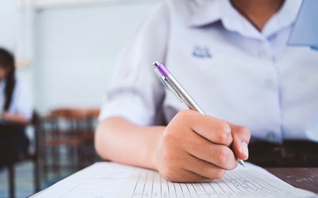 Rutsiro: Abanyeshuri 2 bafatiwe mu cyuho bagerageza gusohokana ikizamini cya Leta