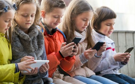 Ababyeyi bafite Abana babaswe no gukoresha 'Smartphones' baburiwe