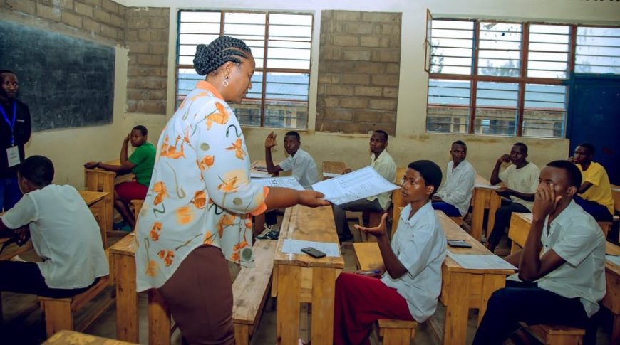 Ibazamini bya Leta bisoza 'Amashuri yisumbuye' byakozwe n'abasaga 255,000