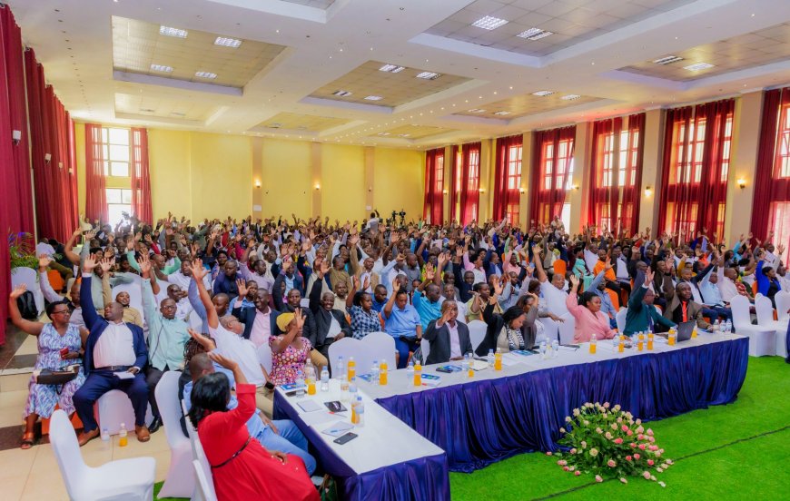 Abanyamuryango ba 'Umwalimu SACCO' bemeje kugurizwa Miliyari 30 Frw na BRD