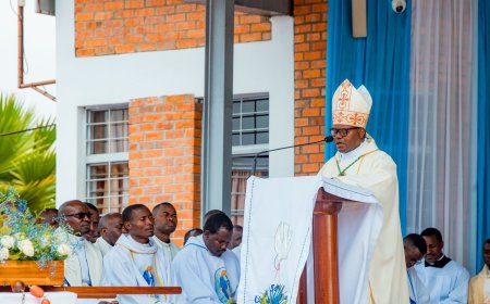 Asomusiyo: Musenyeri Hakizimana yasabye Abakirisitu gushyira Yezu abataramumenya