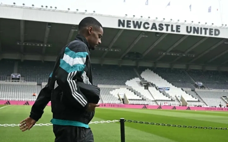 Should Newcastle sell Alexander Isak to Liverpool?