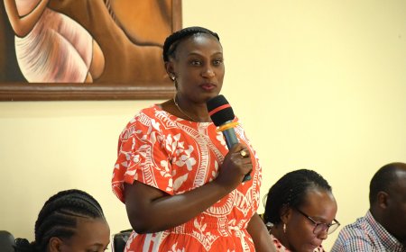 Amajyepfo: Guverineri Kayitesi yasabye 'kwikubita agashyi' nyuma yo kutitwara neza mu Bizamini bya Leta