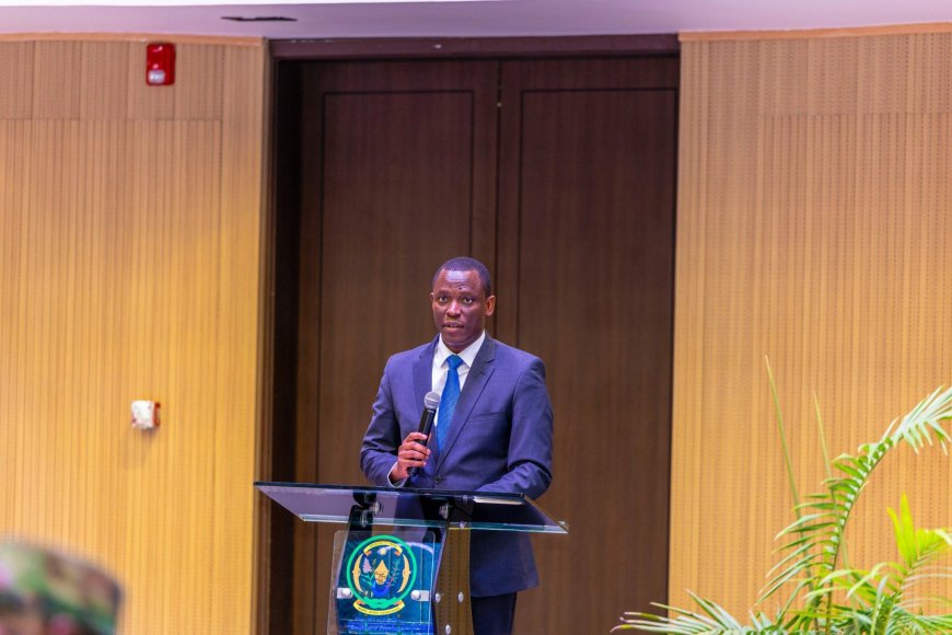 Intara y'Amajyepfo: Minisitiri Habimana yasabye ubuyobozi kunoza imitangire ya Serivise