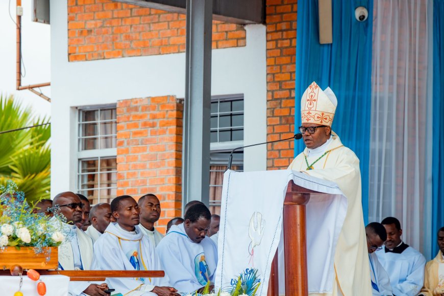 Asomusiyo: Musenyeri Hakizimana yasabye Abakirisitu gushyira Yezu abataramumenya