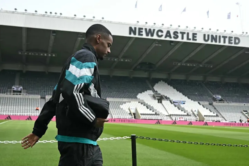 Should Newcastle sell Alexander Isak to Liverpool?