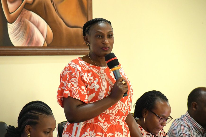 Amajyepfo: Guverineri Kayitesi yasabye 'kwikubita agashyi' nyuma yo kutitwara neza mu Bizamini bya Leta