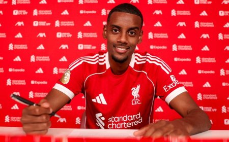 Liverpool sign Isak from Newcastle in British record transfer