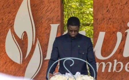 Amafoto: Perezida wa Sénégal yunamiye abaruhukiye mu Rwibutso rwa Jenoside yakorewe Abatutsi rwa Kigali