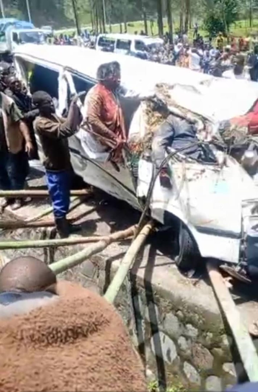 Ngororero: 15 bakomerekeye mu mpanuka y'Imodoka yahitanye 3