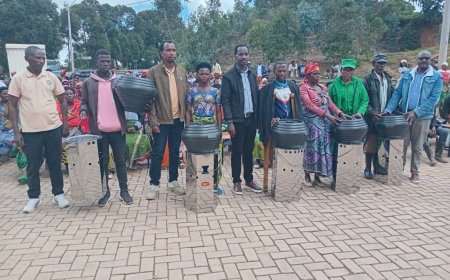 Abaturiye Igishanga cy'Urugezi bahawe Amashyiga ya Kijyambere mu kurengera urusobe rw'Ibinyabuzima 