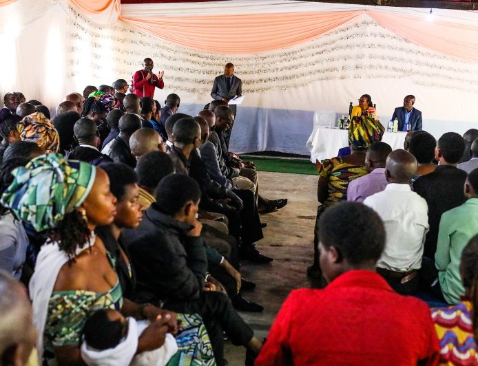 Gakenke: Umunsi mpuzamahanga wa Mwalimu wizihijwe biyemeza kugarura mu Ishuri abana baritaye