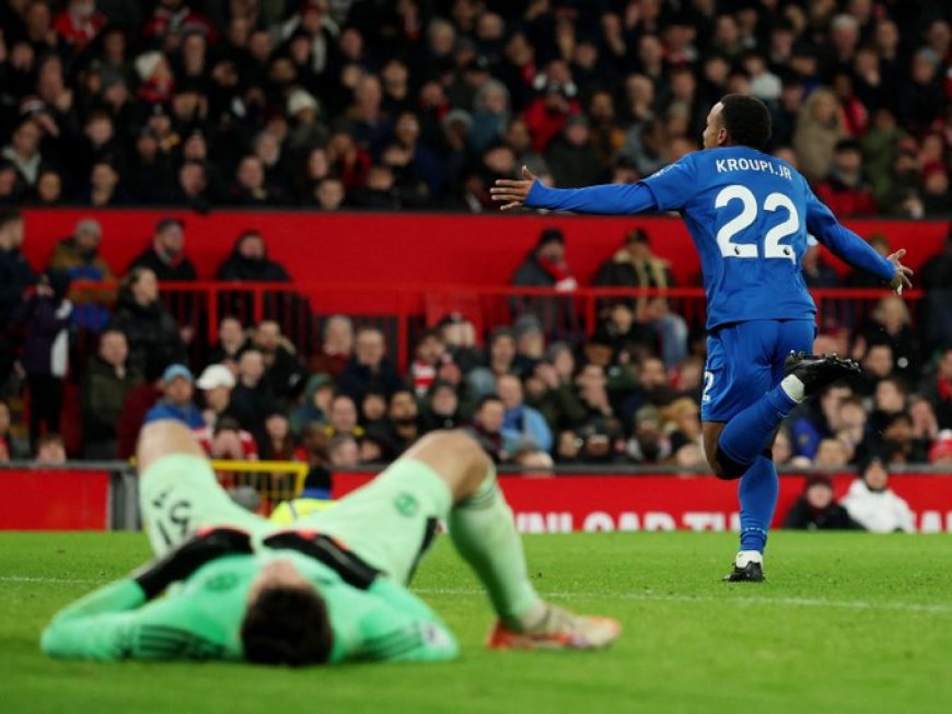Premier League:  Bournemouth hold Man Utd in eight-goal thriller
