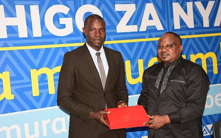 Nyamagabe: Meya Niyomwungeri yasezeye kuri Ndayambaje wagiye gukorera mu Karere ka Kirehe
