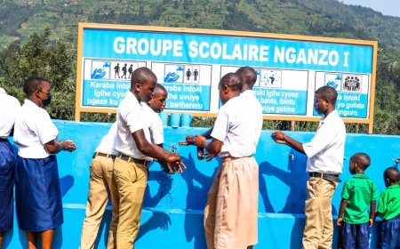 Gakenke: Hatangijwe ubukangurambaga bugamije guteza imbere Isuku n’Isukura mu Mashuri (Amafoto)