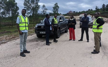 Amajyepfo: Guverineri Kayitesi yasabye kwihutisha iyubakwa ry'Umuhanda Kibingo-Karambo-Buhoro