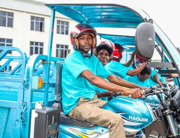 Gakenke: Koperative 5 zikora Ubuhinzi n'Ubworozi zahawe Moto bazifashisha bageza umusaruro ku Isoko