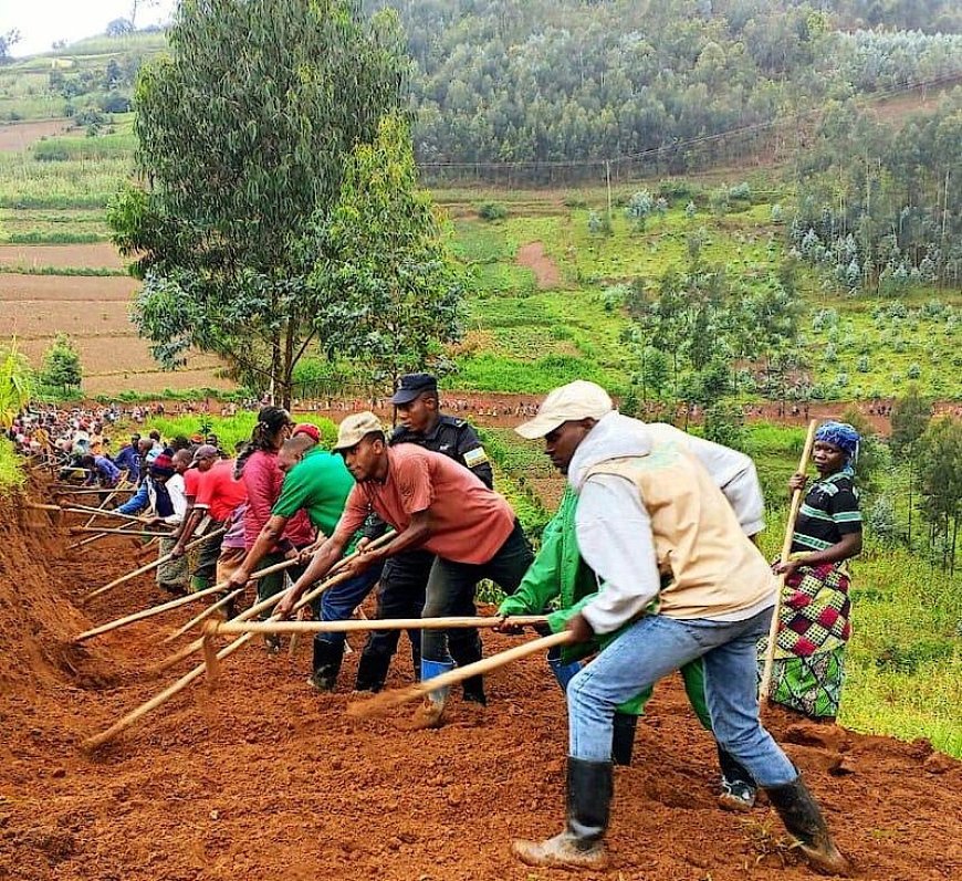 Burera: Abakorera ubuhinzi mu Gishanga cya Nyirabirande bakanguriwe serivise zo kwizigamira zirimo na EjoHeza