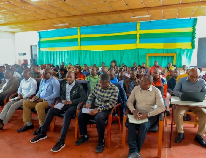 Musanze: Abunganirwa na Leta mu bucuruzi bw’Inyongeramusaruro n’Imbuto basabwe kutazamura ibiciro