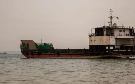 Iran yashimangiye gukomeza gufunga Hormuz nk’igisubizo kuri Amerika yatambamiye Amato yayo