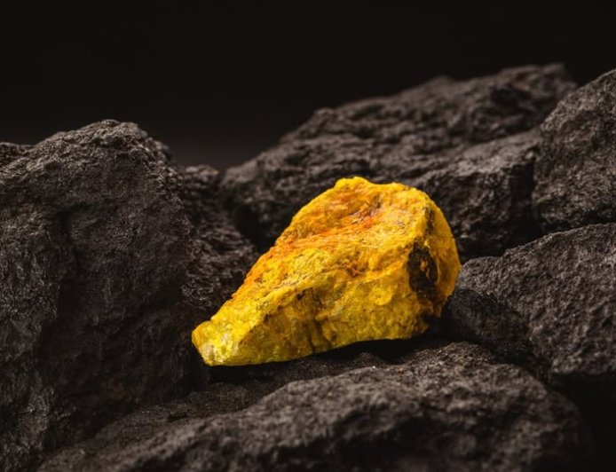 Uranium ni iki, ikoreshwa ite n’uruhare rwayo mu gukora intwaro kirimbuzi?