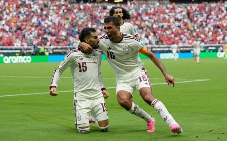 Spain crash Uruguay out of World Cup with narrow victory