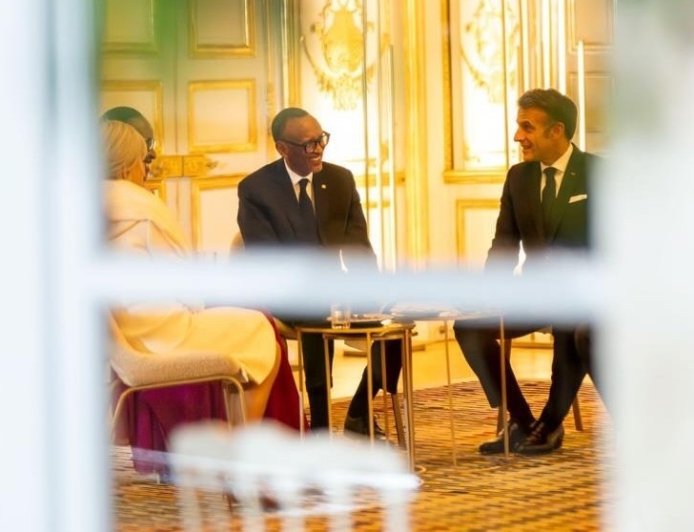 Macron yakiriye Perezida Kagame na Madamu Jeannette Kagame muri Champs-Élysées (Amafoto)