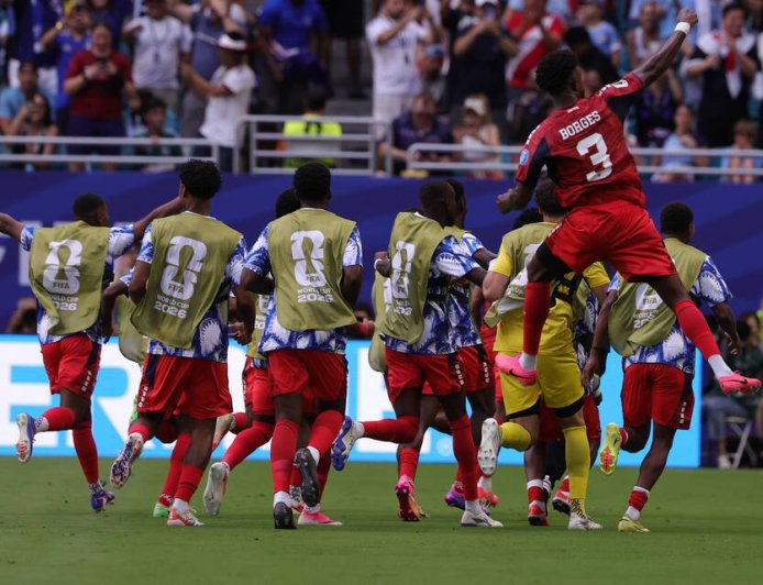 Cape Verde edge closer to knockouts after holding Uruguay