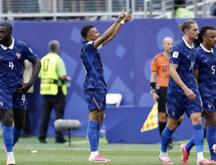 Mbappé equals Klose’s record, France reach World Cup knockout stages
