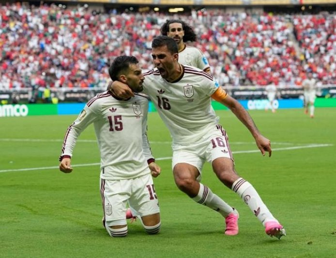 Spain crash Uruguay out of World Cup with narrow victory