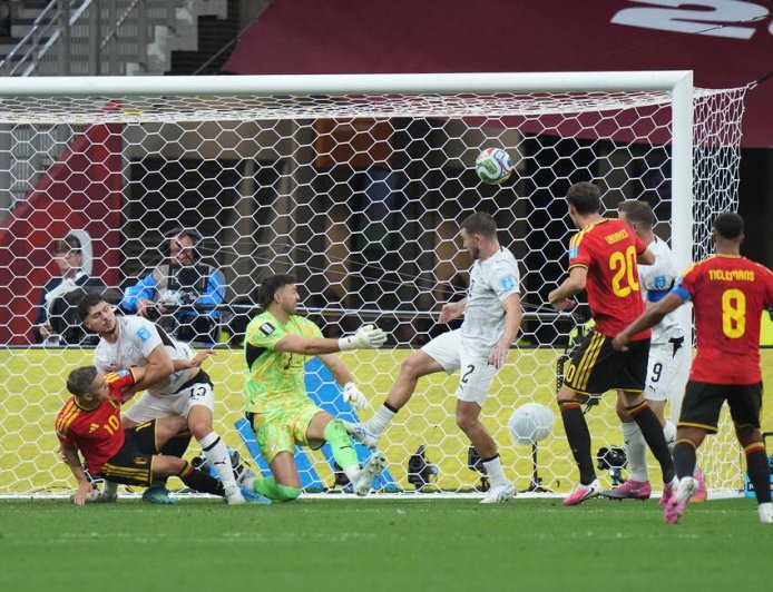 Belgium thrash New Zealand to reach World Cup knockouts in style
