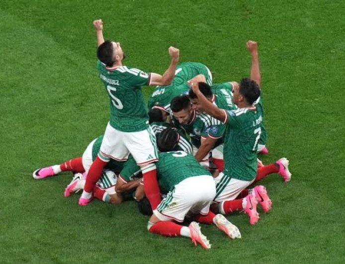 Mexico end 40-year knockout drought with convincing victory over Ecuador