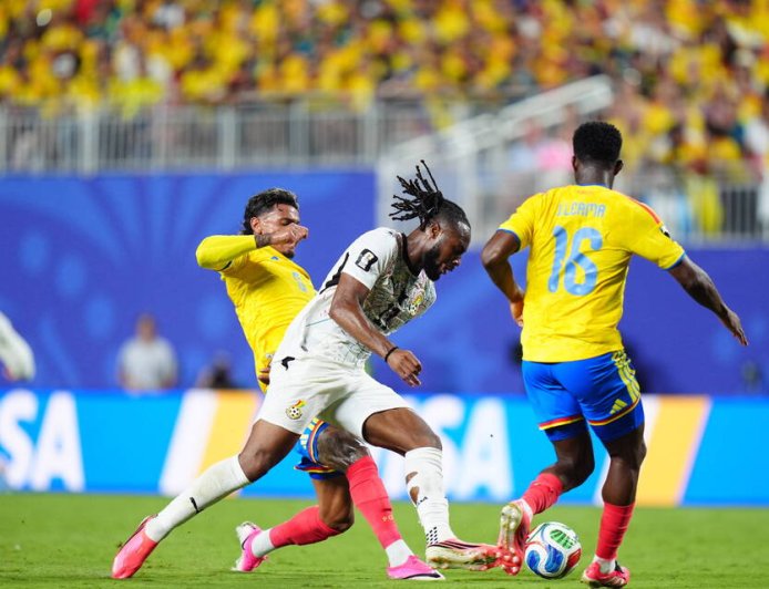 Arias sends Colombia past toothless Ghana into World Cup last 16