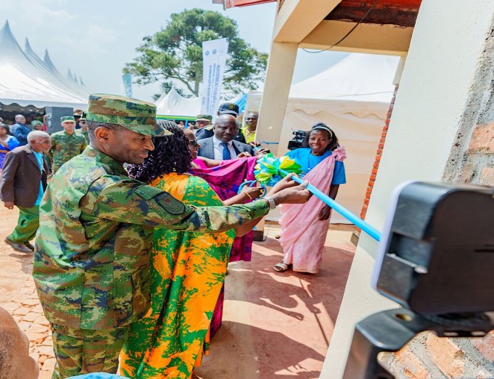 RDF na RNP bubakiye inzu imiryango 12 yo mu Karere ka Gakenke (Amafoto)