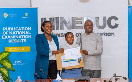 AMAFOTO: Uwamariya yahembewe guhiga abandi muri ‘Tronc-Commun’ 2025-26 mu muhango wihariye