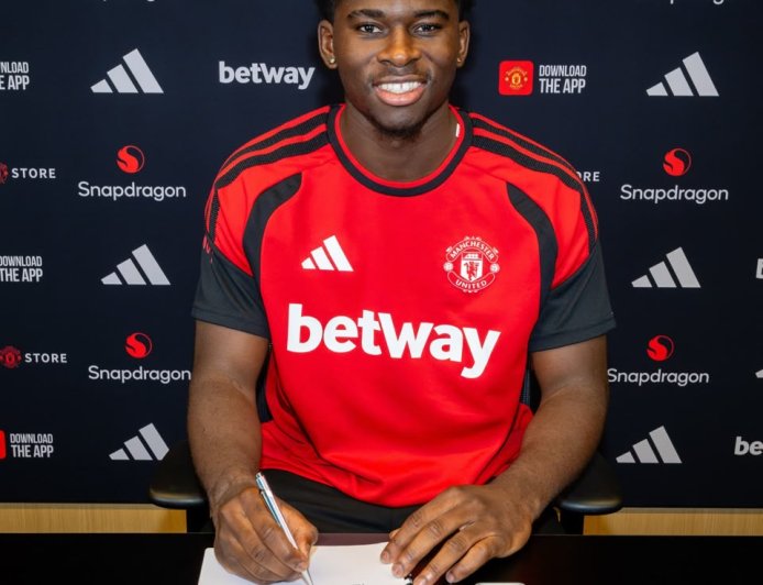 Manchester United complete Carlos Baleba signing for £70m